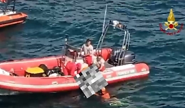 Aci Castello, annega al lido Bellatrix: il recupero del cadavere