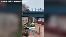 Esplode prototipo di auto elettrica, due feriti gravi a Napoli