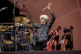 Stewart Copeland a luglio sar&agrave; a Taormina ed esprime un desiderio: &laquo;Voglio mangiare la pasta alla Norma&raquo;
