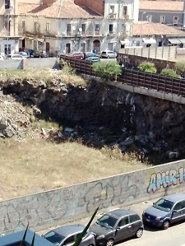 Catania: «Le fosse della vergogna» nel centro della città