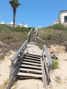Spiaggia di Scoglitti: scaletta da ripristinare