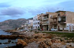 All'Ars spunta una proposta di condono edilizio per le case al mare, protestano ambientalisti e M5s