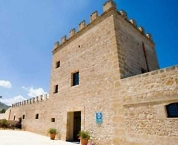 Sede universitaria o centro per i migranti: a Valderice la lite sull'ex hotel Torre Xiare