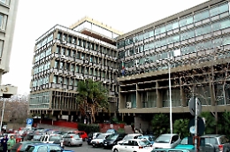 Postino "sequestrato" dentro l'ex palazzo Esa