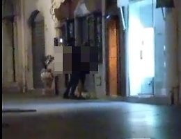Taormina, coppia fa sesso in corso Umberto