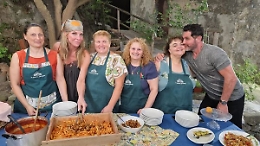 La star di "Beautiful" cuoco per un giorno a Motta Camastra