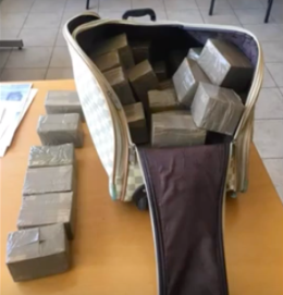 Blitz all'alba a Siracusa, sgominata la centrale della droga: 16 arresti, sequestrati 3 kg di cocaina e 28 kg di hashish