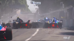 Terribile incidente in Formula E a Roma, la monoposto centrata a tutta velocità