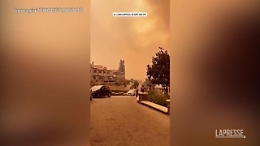 Migliaia di persone in fuga a Rodi per gli incendi: evacuati due resort