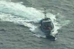 Il peschereccio italiano mitragliato in Libia: marinai legati, picchiati e derubati