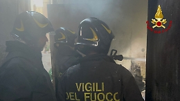 Incendio distrugge un appartamento, nel rogo muoiono tre cani