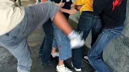 Rissa a Fontanelle, famiglie si affrontano in strada: botte e urla tra i palazzi