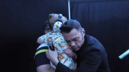 L'annuncio di Tiziano Ferro ai fan: «Dovrò operarmi per un nodulo a una corda vocale»