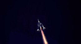 Mamma e figlia nello spazio dopo avere vinto una "lotteria"