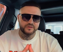 Il sindaco vieta l'esibizione di Andrea Zeta per la festa del Santo, il neomelodico: «Un abuso»