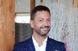 Il bell'Orazio, netturbino con la laurea «Amo la strada, scelta di vita»