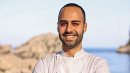 Le suggestioni dello chef Riccardo Fazio e il romanticismo del "Blum" di Taormina: ingresso trionfale nella Guida Michelin