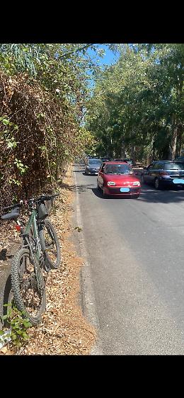 Riposto: degrado nella pista ciclabile della strada  Riposto - Schisò