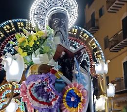 Annullato "U Venniri a Villa", sagrato e scalinata off limits