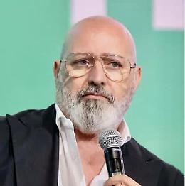 I paletti di Bonaccini: «Diamo una mano a Schlein  ma la leadership si vede alle urne»