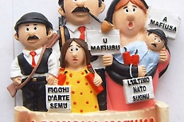 La Regione non ci sta: «Basta gadget di "mafia" sui traghetti»