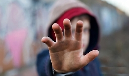 Soldi per agevolare l'adozione di bimbi ucraini, perquisita la casa a Catania di una tutrice