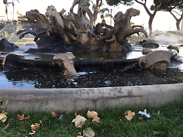 Catania: piazza Giovanni XXIII da il «benvenuto ai turisti»