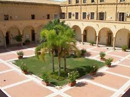 Condannato il marito della preside del liceo di Marsala che minacciava il prof