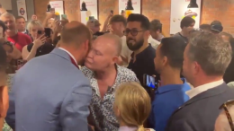 Il principe William tra i senzatetto incontra Gascoigne, il gesto dell'ex calciatore stupisce