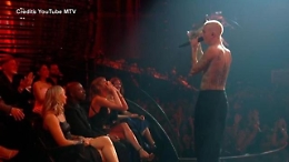 Al gala dei video di Mtv, il bacio di Taylor Swift a Damiano durante l'esibizione