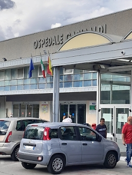 Ospedale Garibaldi: gimcana per uscire dal parcheggio