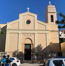 Niente catechismo per una bimba autistica, l'accusa della madre: «Discriminata dalla Chiesa». E la Curia la riammette