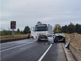 Scontro auto - Tir nel Bolognese: muore una siciliana di 30 anni