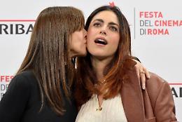 Miriam Leone (col pancione) e Monica Bellucci: fascino ed eleganza in "Diabolik chi sei?"