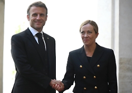 La strategia di Macron (utile all’Italia): arruolare la Meloni nell’Ursula bis