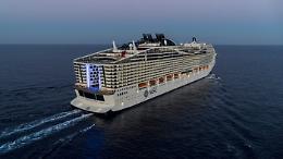 Lunga come tre campi di calcio, la prima crociera della Msc World Europa parte da Palermo