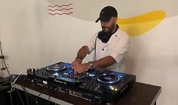 Alex Lo Faro, i primi 50 anni del dj re della movida catanese