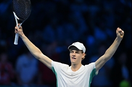 Atop Finals, &egrave; un Sinner da impazzire: schianta Medvedev e vola in finale