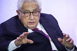 E' morto Henry Kissinger: aveva 100 anni ed è stato uno dei protagonisti più controversi del XX secolo