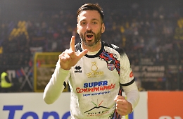 Lampo di Di Carmine nel finale e il Catania vola anche a Giugliano