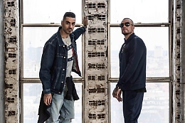 Marracash e Guè Pequeno e gli "inchini" al boss durante i concerto