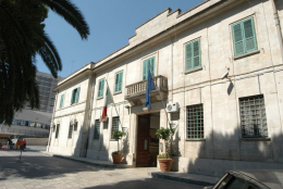 Droga nelle ciabatte consegnate in carcere: lei si dice ignara