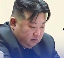 Corea del Nord, Kim Jong Un in lacrime: «Donne, dovete fare più figli»