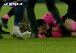 Follia in Turchia, arbitro preso a pugni e a calci