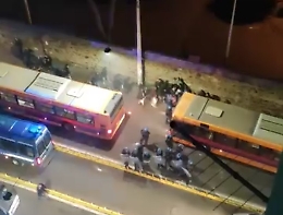 Assalto al bus dei tifosi del Pescara: diversi agenti feriti, arrestati due ultras teppisti del Catania