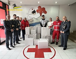 Donati a Cri 37mila litri di alcool sequestrati dai finanzieri