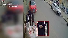 La casacca dell'antiracket e il silenzio sull'imposizione del boss: a Niscemi il pizzo sugli oli esausti fa emergere uno spaccato che fa tremare