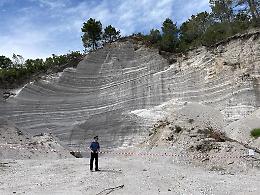 La cava abusiva di Lipari in un'area vincolata: due imprenditori indagati