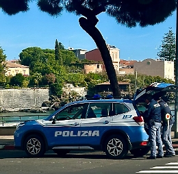 Catania, segnala e fa denunciare un parcheggiatore abusivo con l'app YouPol