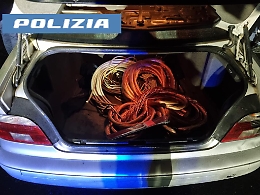 Fanno un buco nel deposito di Trenitalia e rubano 300 kg di ferro e rame: arrestati